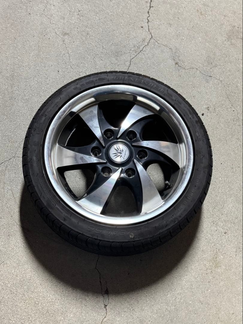 ハイエース　16インチホイール