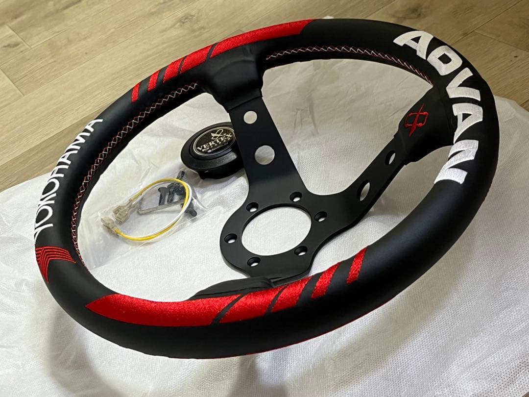 未使用【YOKOHAMA ADVAN VERTEX】ステアリング　レザー