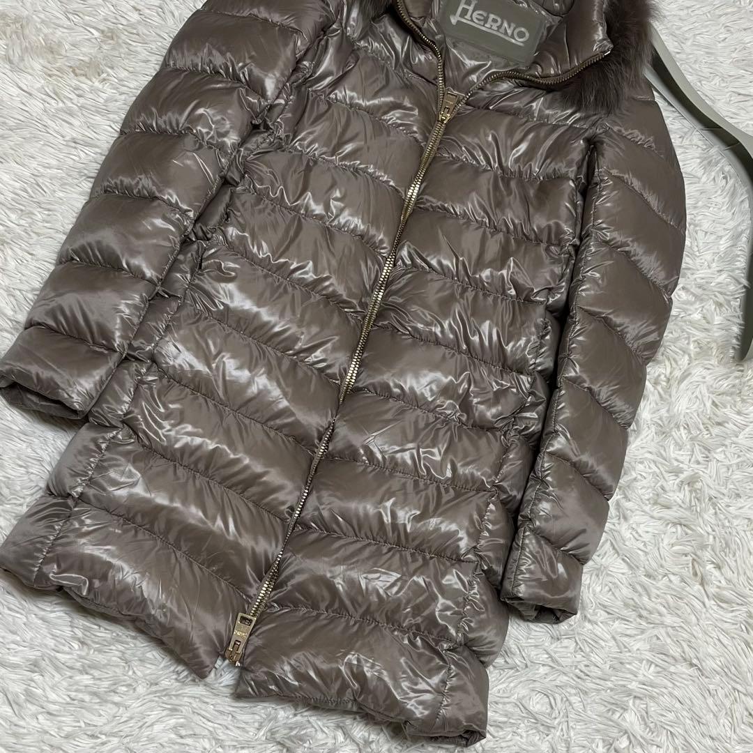 美品 ハンガー完備　ヘルノ　ダウンコート　38 フォックスファー　Aライン