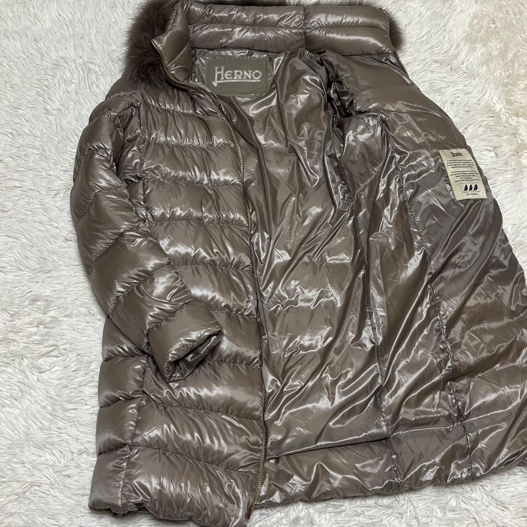 美品 ハンガー完備　ヘルノ　ダウンコート　38 フォックスファー　Aライン