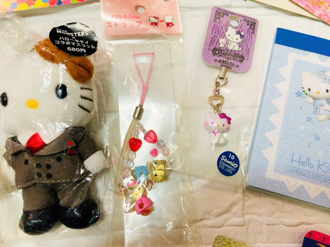 d*3様 ☆レア☆ ハローキティ ぬいぐるみ　ストラップ　メモ　ポストカード等