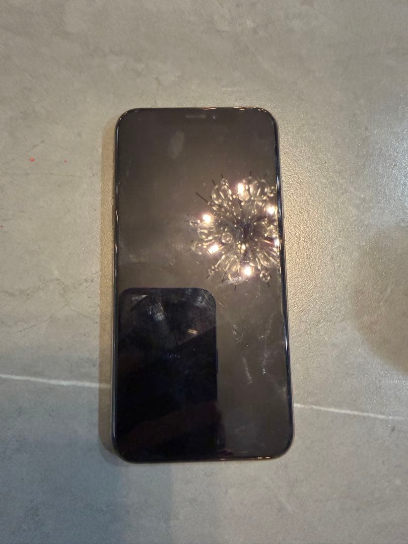 iPhone Xs 256gb 画面傷・背面割れあり