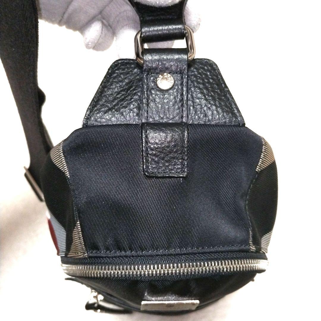 【美品】ブラックレーベルクレストブリッジ チェック柄 ロゴプレート ボディバッグ