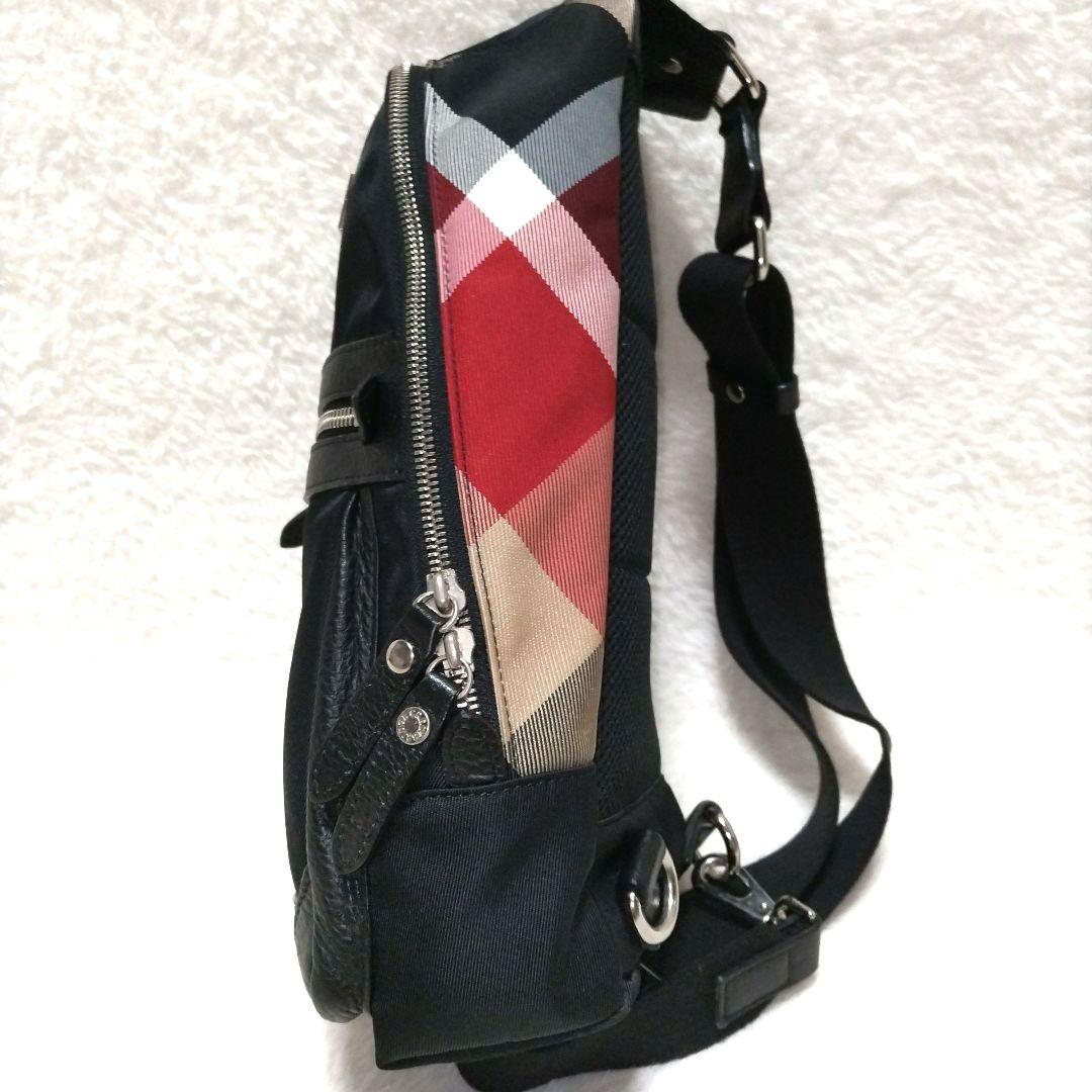 【美品】ブラックレーベルクレストブリッジ チェック柄 ロゴプレート ボディバッグ