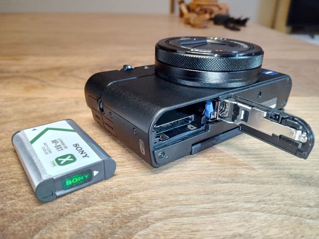 【純正カメラケース付き】SONY DSC-RX100M5A 【安心返金保証付き】