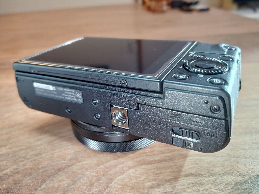 【純正カメラケース付き】SONY DSC-RX100M5A 【安心返金保証付き】