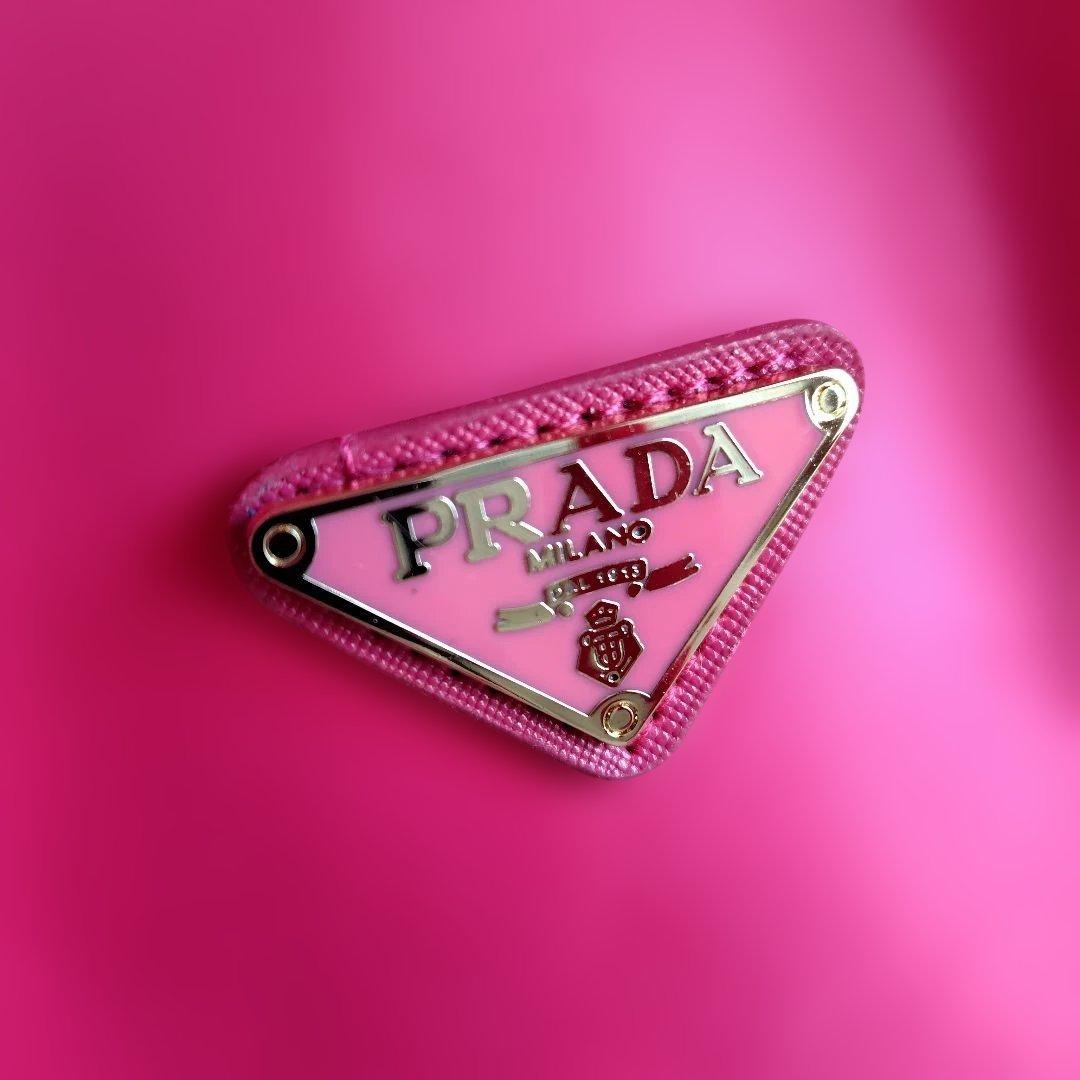 プラダ　PRADA　巾着ポーチ　ナイロンポーチ　ピンク