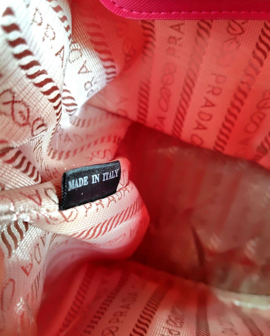 プラダ　PRADA　巾着ポーチ　ナイロンポーチ　ピンク