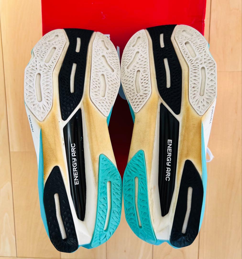 ニューバランス FuelCell SC Elite v4 25.5cm