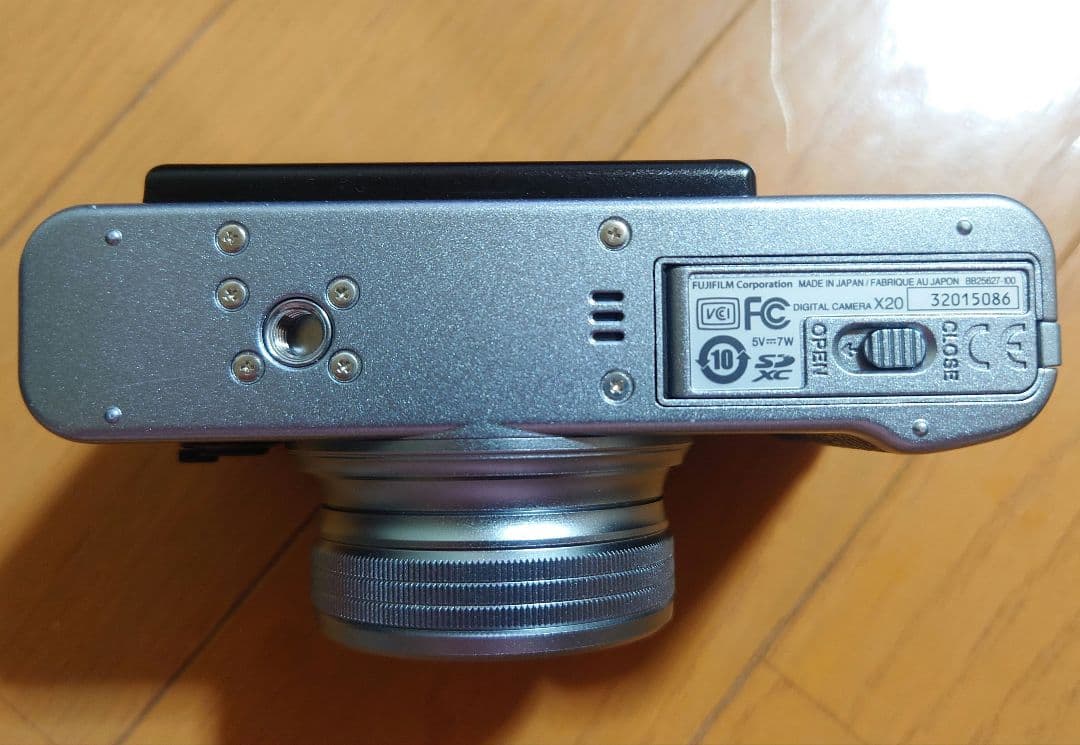 【FUJIFILM】 X20 シルバー デジタルカメラ FX-X20S