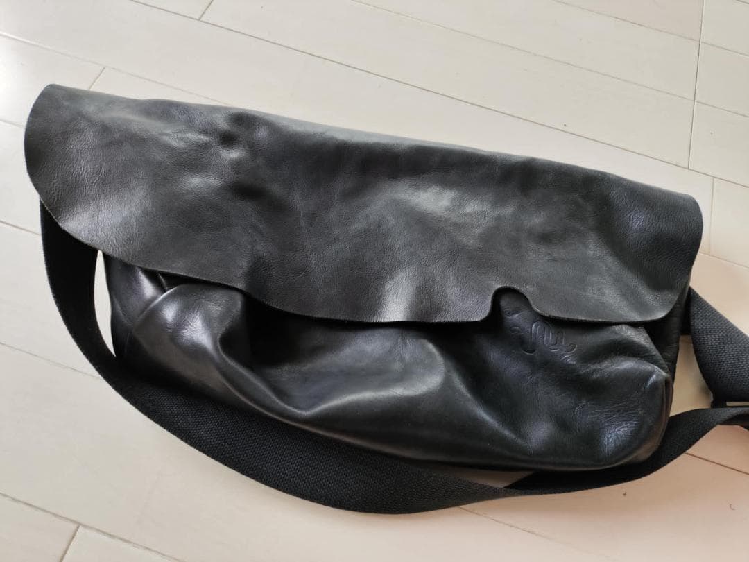 【Uni&Co】レザー メッセンジャーバッグ 黒（Lサイズ）