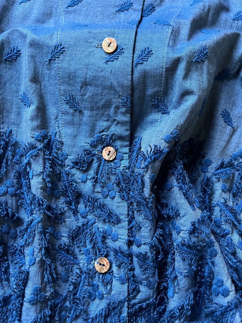 オシャレ　オススメ　ワンピース　シャツワンピース　刺繍　模様　個性