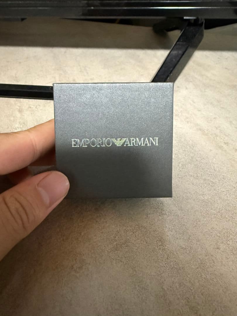 Emporio Armani V字型ピアス