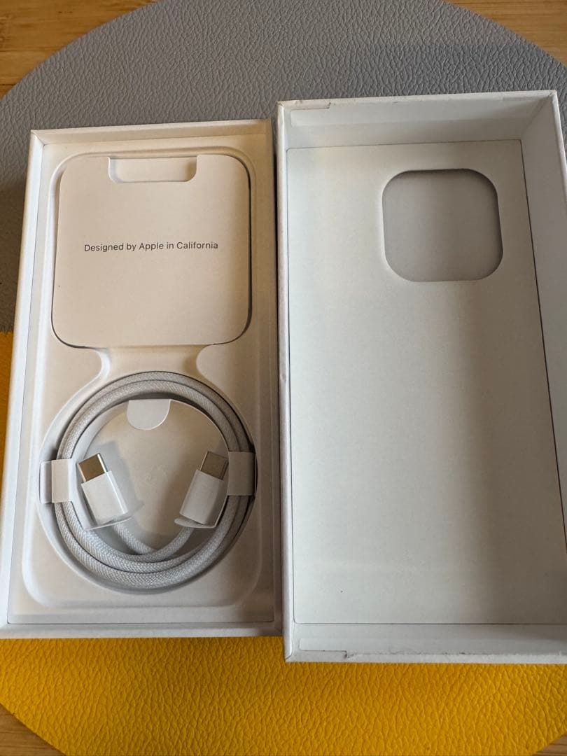 美品iPhone 15 Pro 512GB ホワイトチタニウムAppleケア有