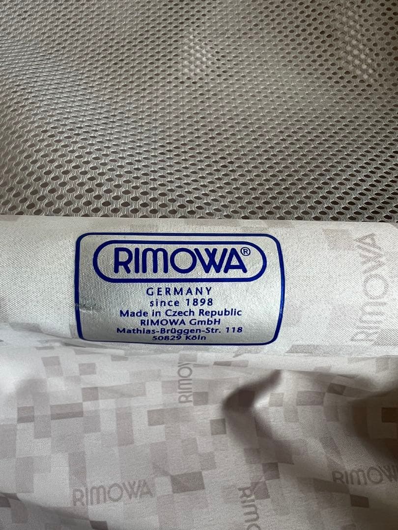 【リモア】サルサ　マット赤 ４輪 機内持ち込みサイズ