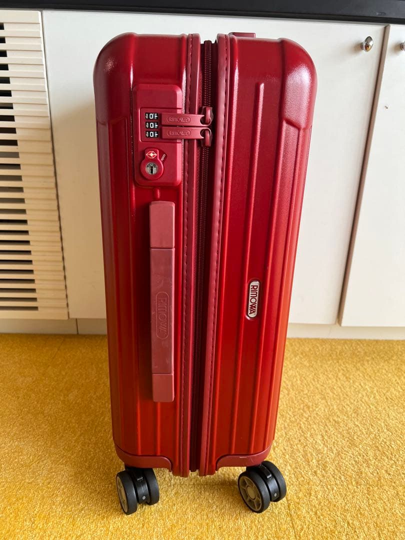 【リモア】サルサ　マット赤 ４輪 機内持ち込みサイズ