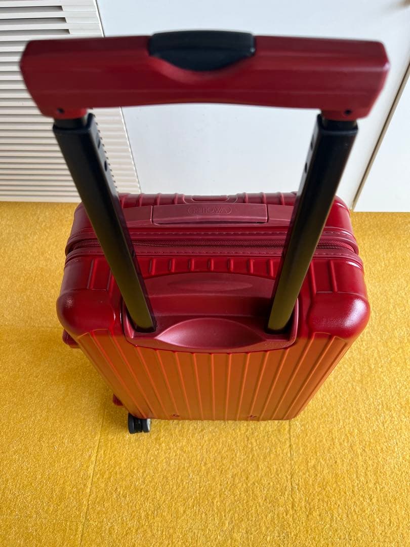 【リモア】サルサ　マット赤 ４輪 機内持ち込みサイズ
