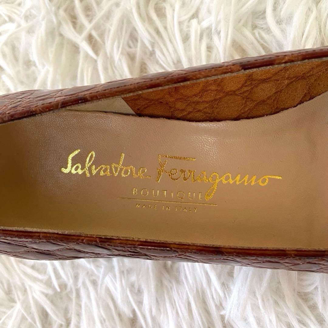 極美品✨サルバトーレフェラガモ クロコ型押 ヴァラリボン パンプス 茶