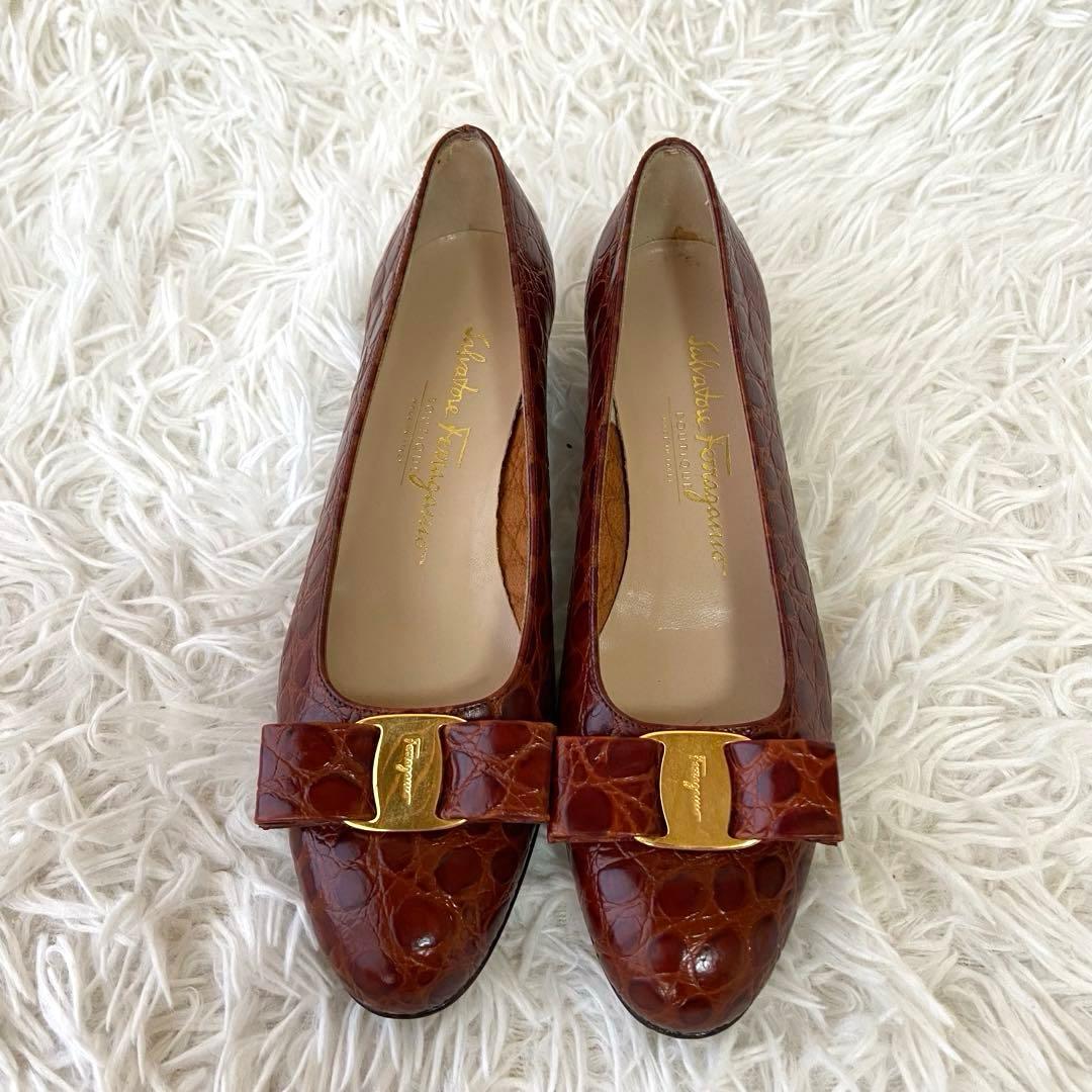 極美品✨サルバトーレフェラガモ クロコ型押 ヴァラリボン パンプス 茶