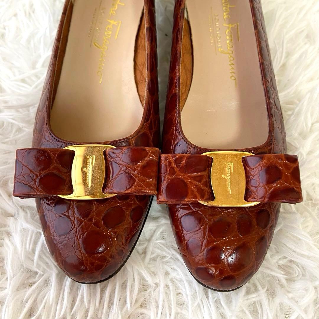 極美品✨サルバトーレフェラガモ クロコ型押 ヴァラリボン パンプス 茶