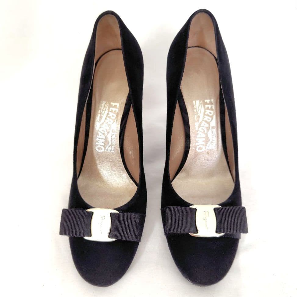 Ferragamo【フェラガモ】ヴァラ カルラ パンプス 黒