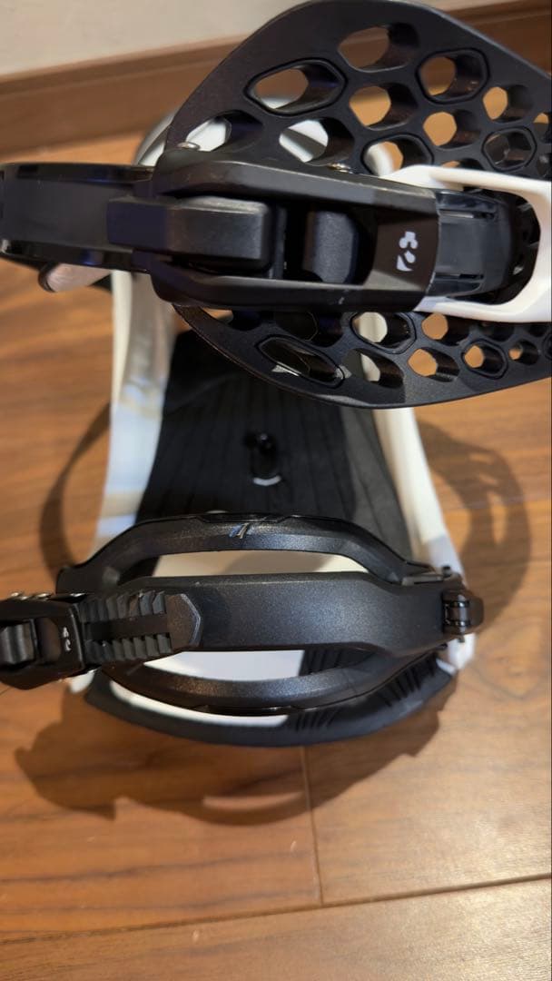 Volcom✖︎32サーティーツーコラボFASEビンディング