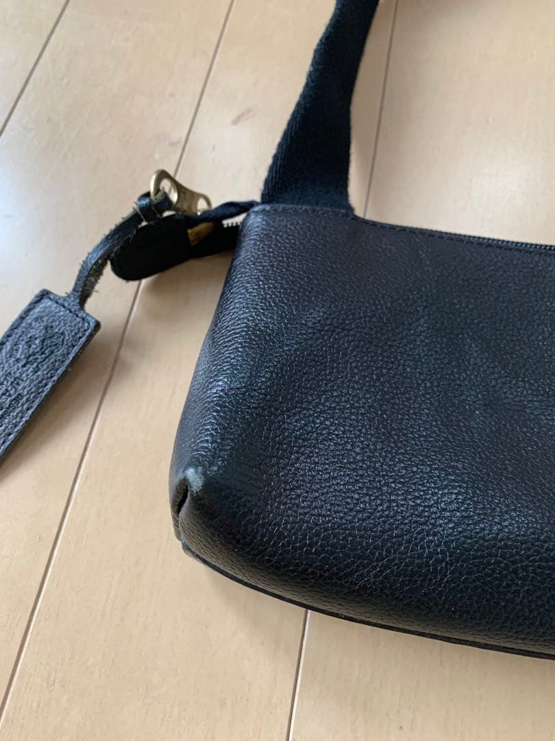 イルビゾンテ　ボディバック