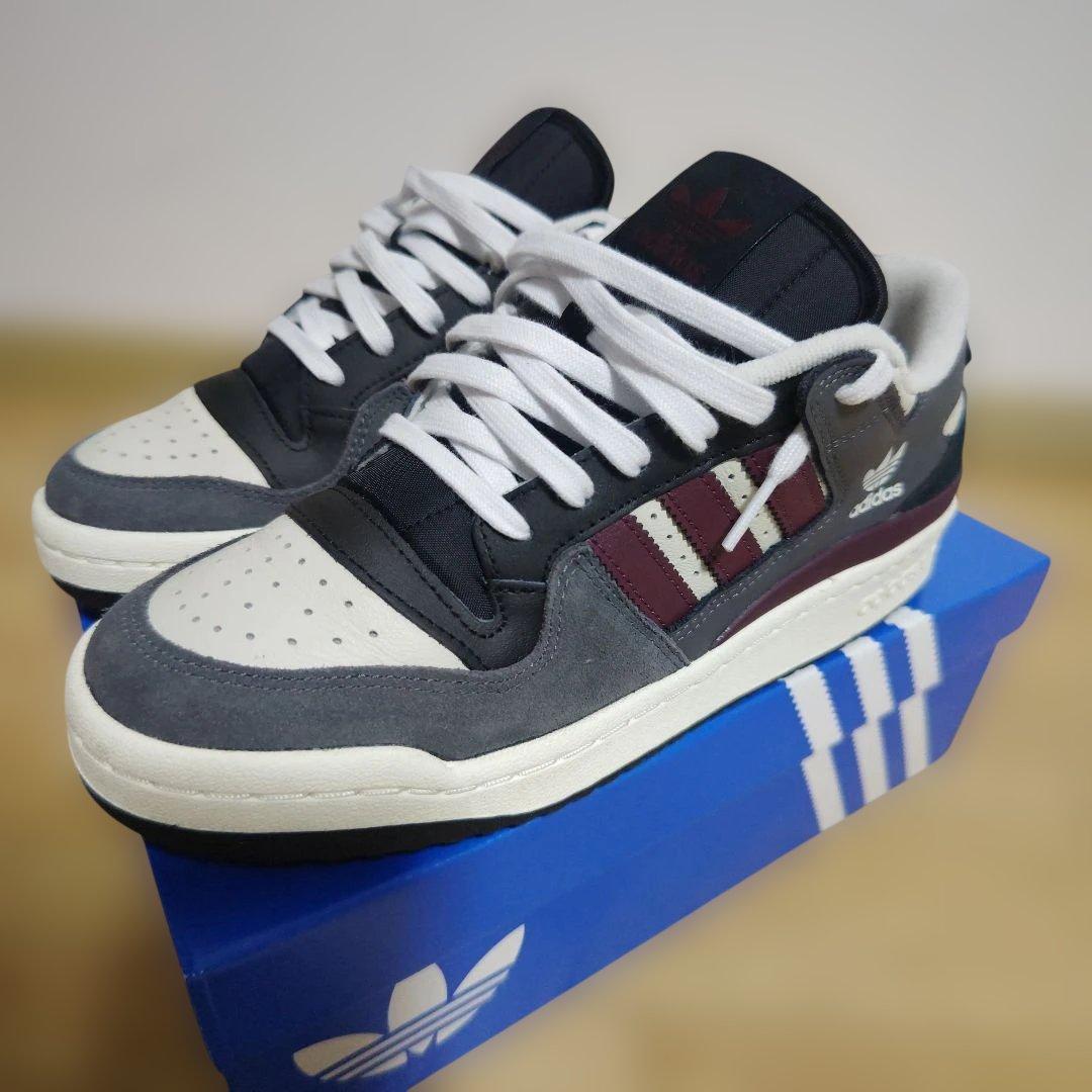 アディダス　FORUM84LOW メンズ26cm