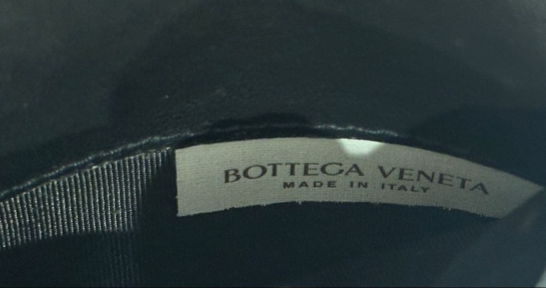 BOTTEGA VENETA ブラックレザー長財布