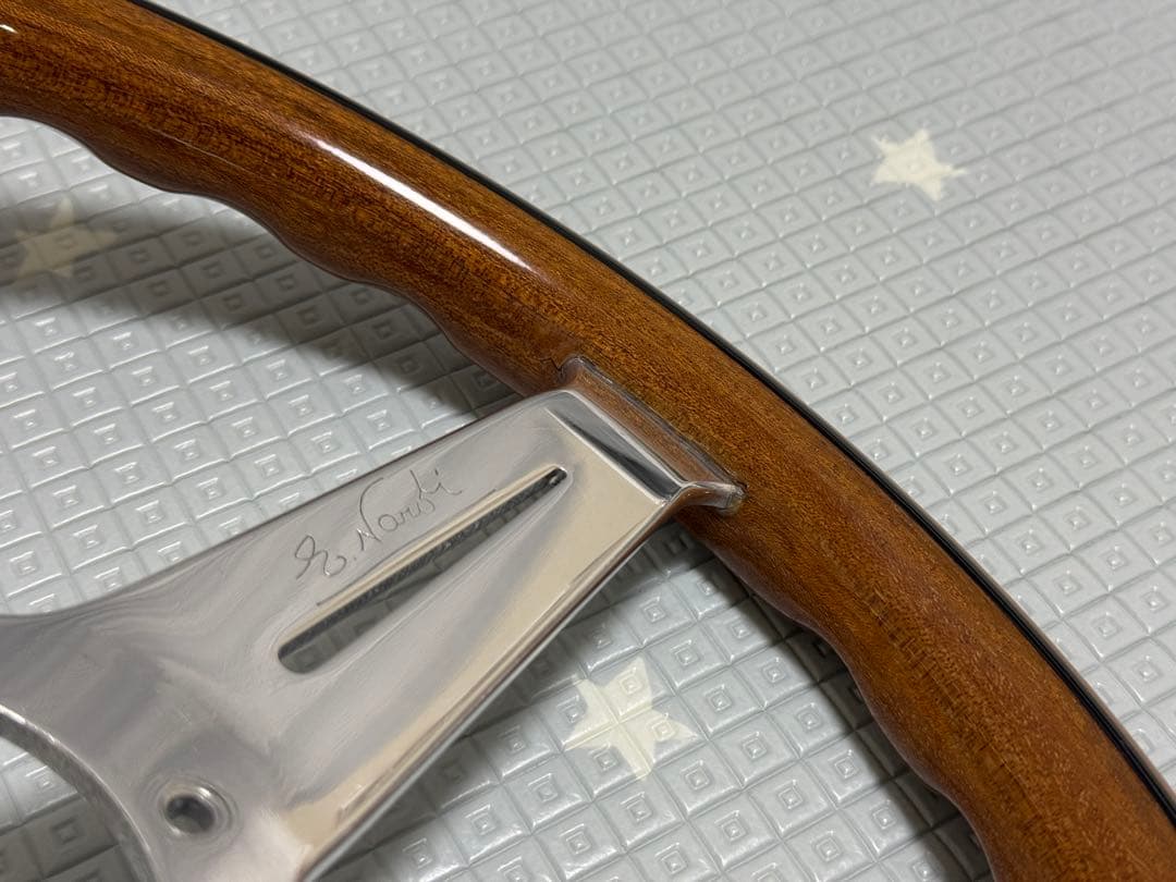 ナルディ クラシック ウッドステアリング 33パイ 330mm