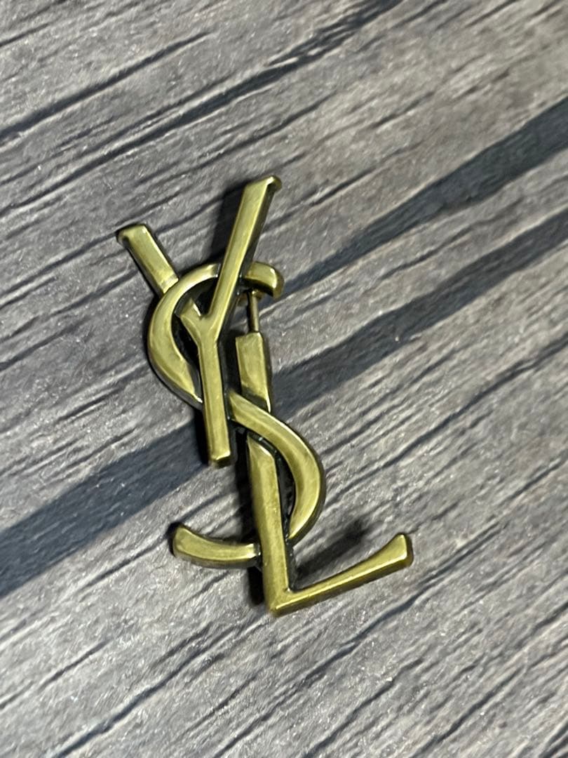 サンローラン　SAINT LAURENT ブローチ　YSLロゴ