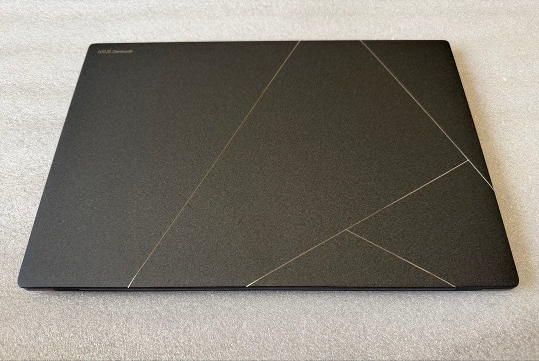 【美品】ASUS Zenbook S 14 スマイヤーグレー i7