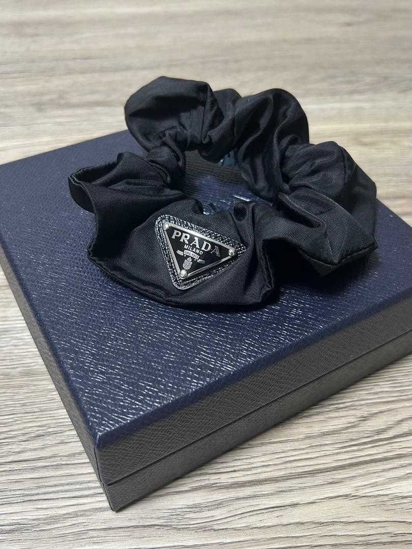 N PRADA ブラック ナイロン シュシュ