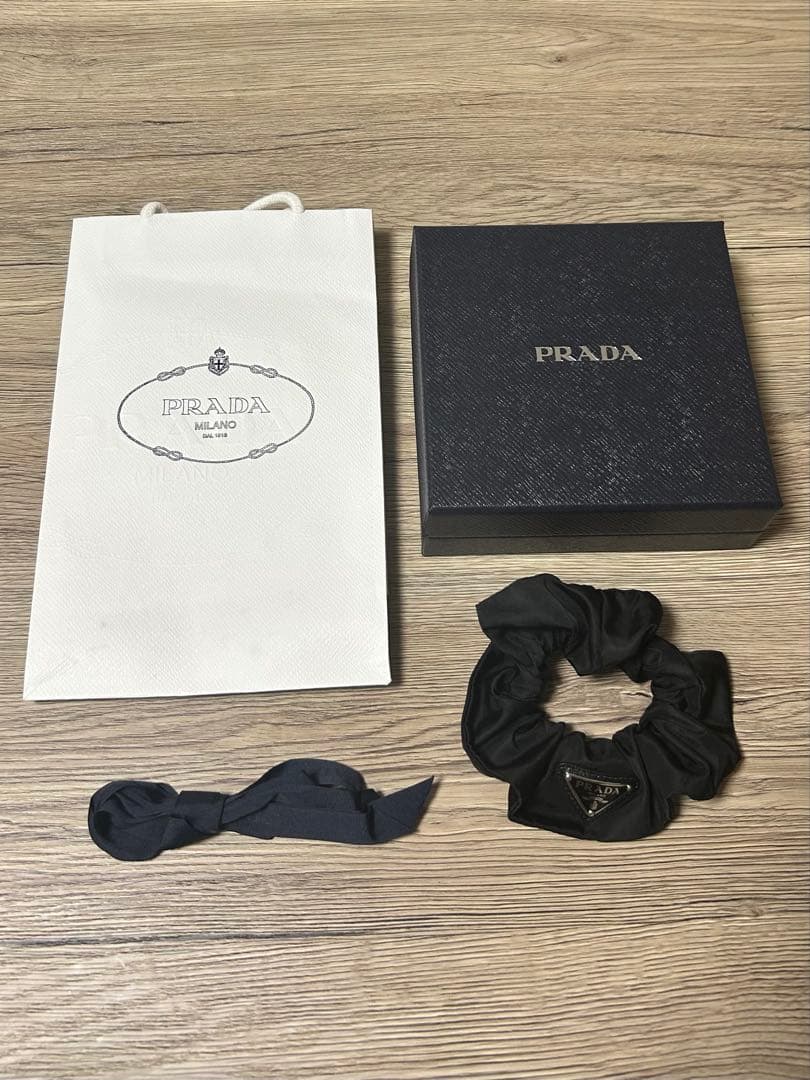 N PRADA ブラック ナイロン シュシュ