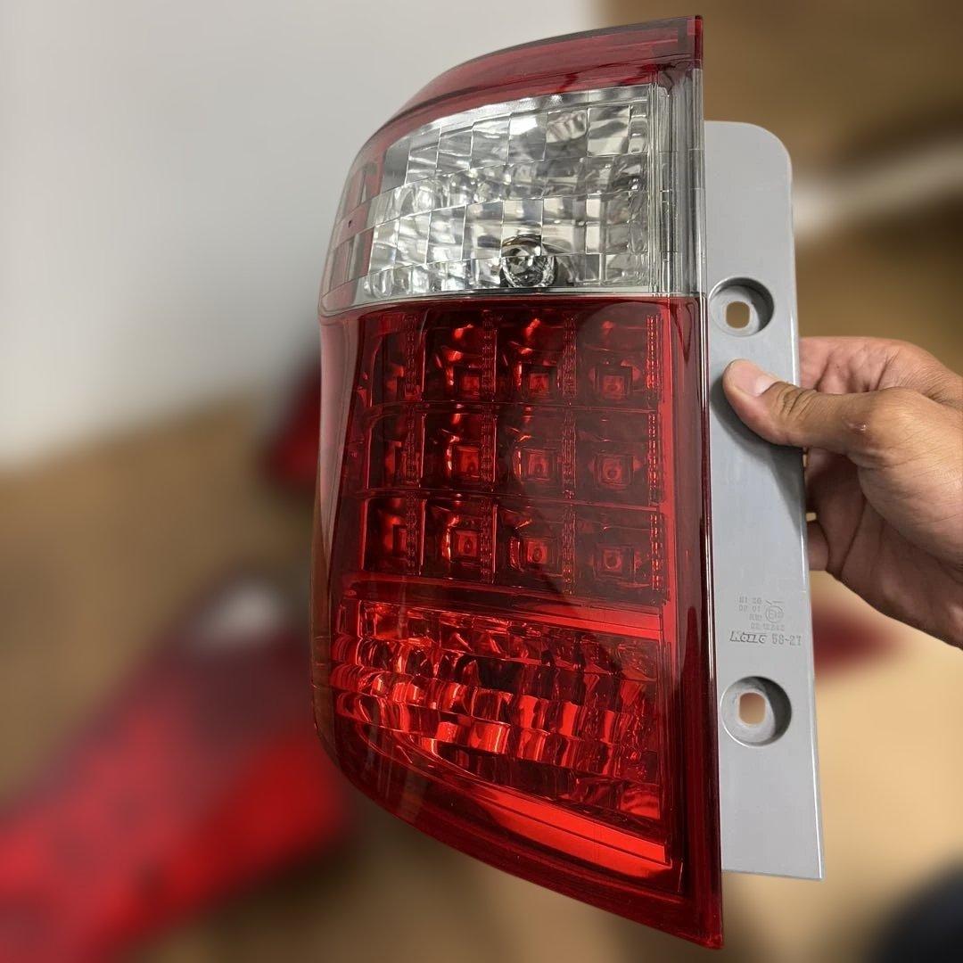 (01/月2011年) アルファード DBA-ANH20W テールランプセット