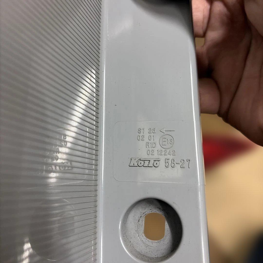 (01/月2011年) アルファード DBA-ANH20W テールランプセット