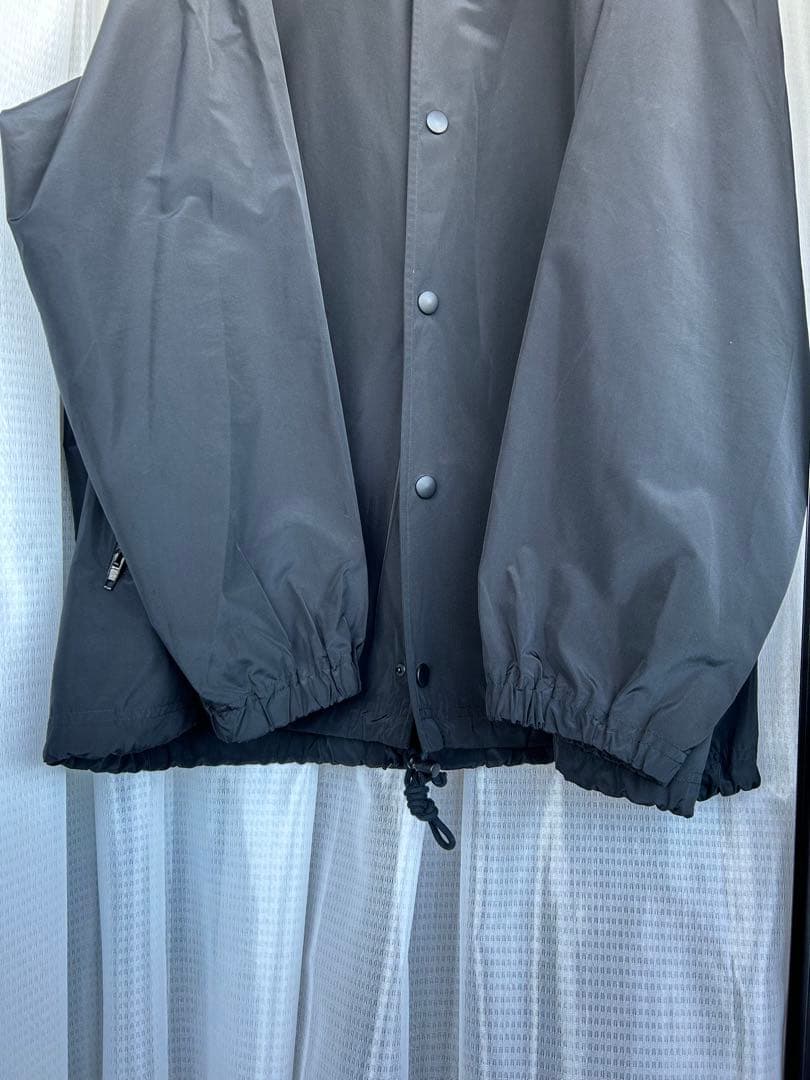 BALENCIAGA 黒 ナイロンジャケット バックプリント　フード収納