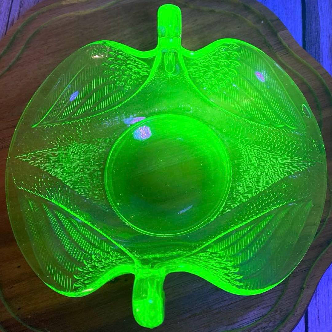 ウランガラス　スワン　キャンディディッシュ