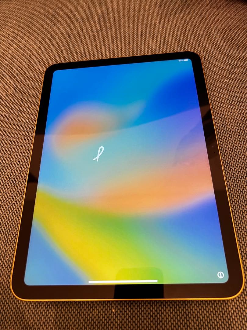 ⭐︎た*ん　iPad ゴールド 本体 + イエローカバー⭐︎