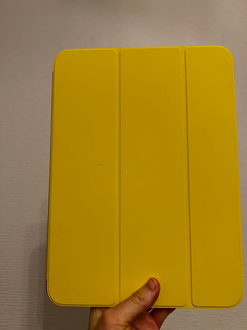 ⭐︎た*ん　iPad ゴールド 本体 + イエローカバー⭐︎