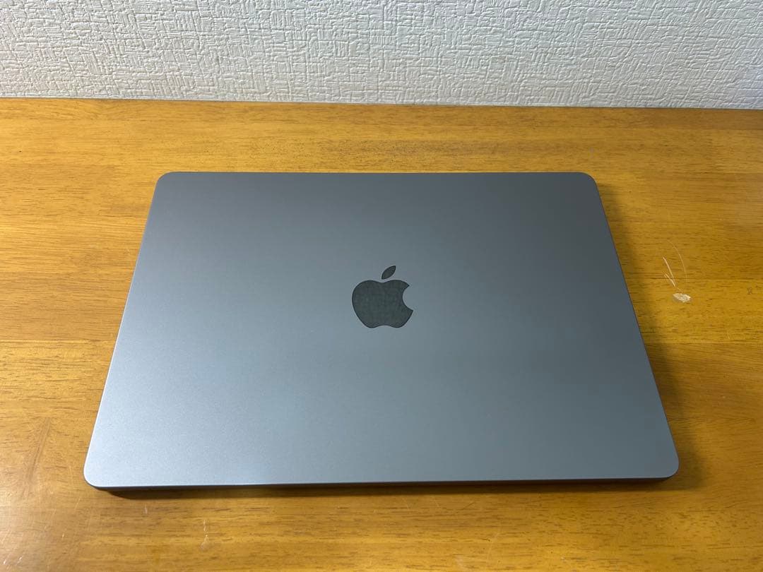 安い！超美品　Apple MacBook Air M2 (2022) 本体