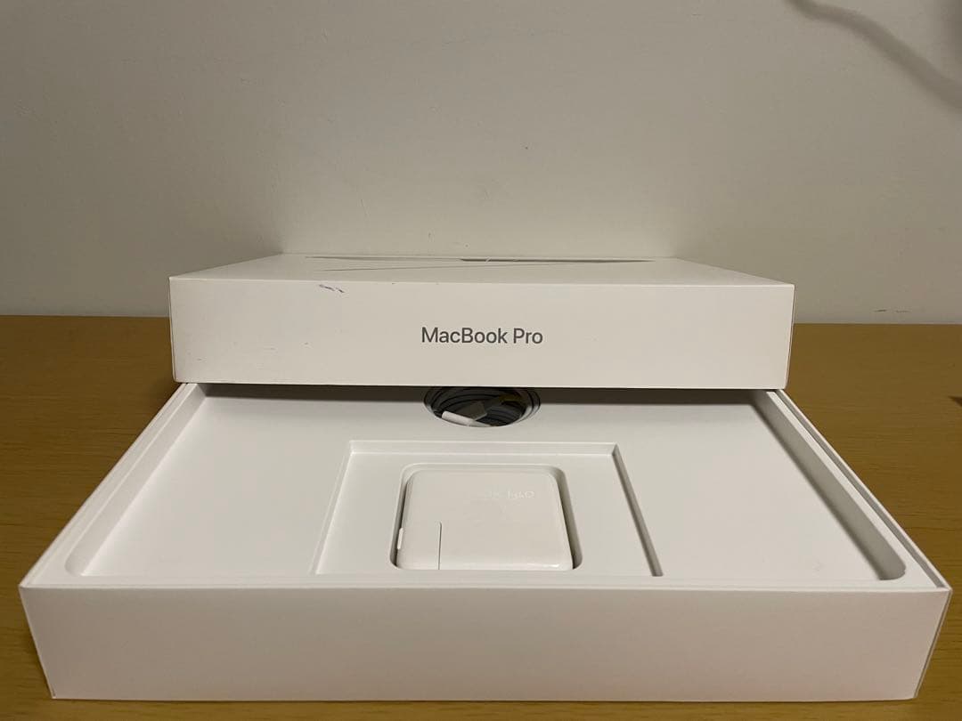 『美品』 MacBook Pro 2020 TouchBar バッテリー95%