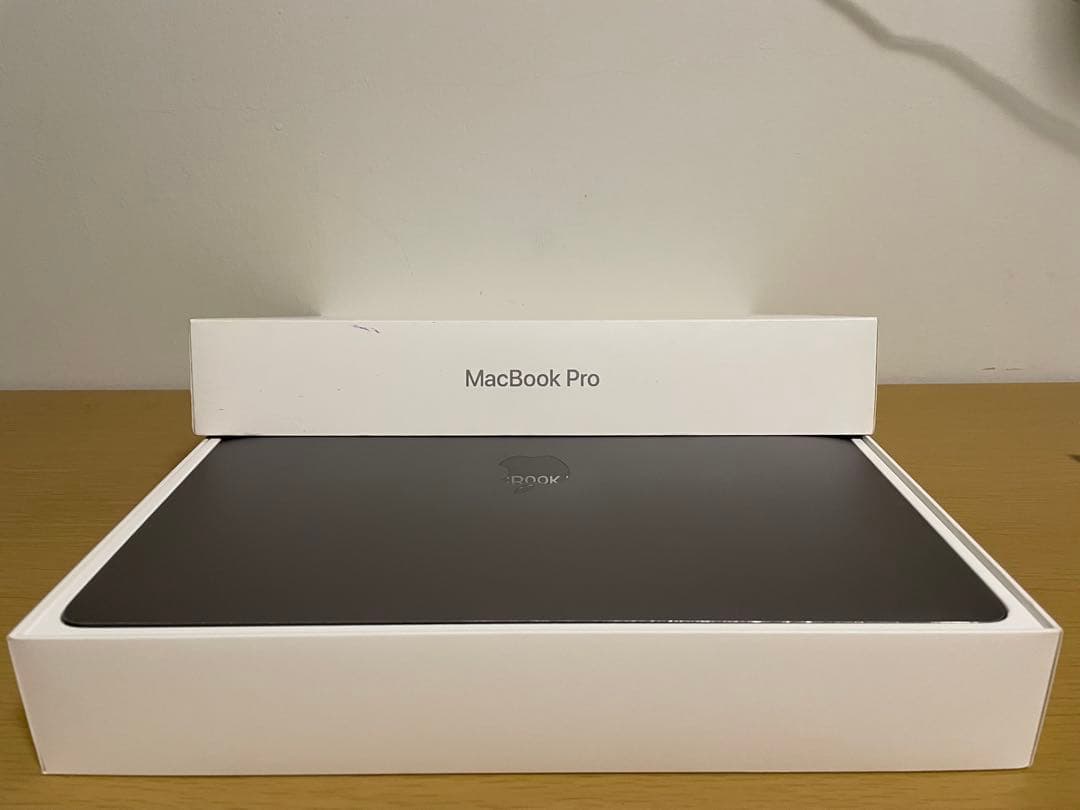 『美品』 MacBook Pro 2020 TouchBar バッテリー95%
