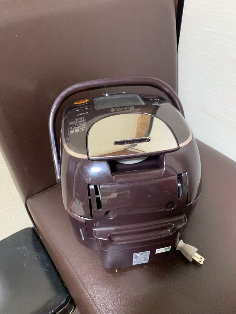 象印 圧力IH炊飯ジャー　極め羽釜　3.5合炊き　NP-QB06-2018年