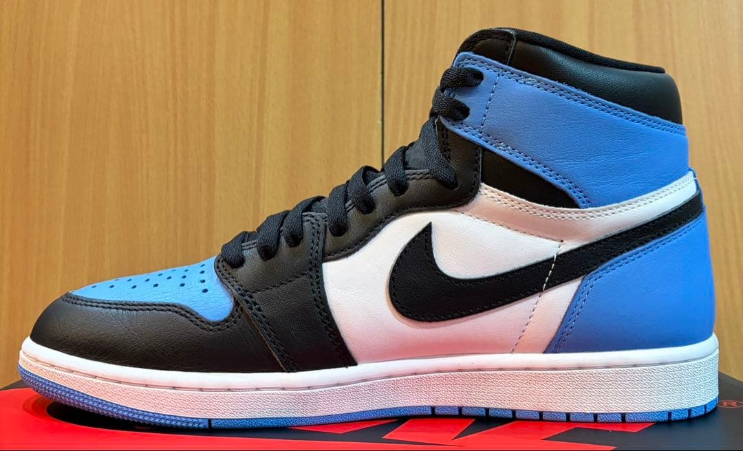 ま*さ様 ナイキ エアジョーダン1 レトロ ハイ ユニバーシティブルー スニーカ