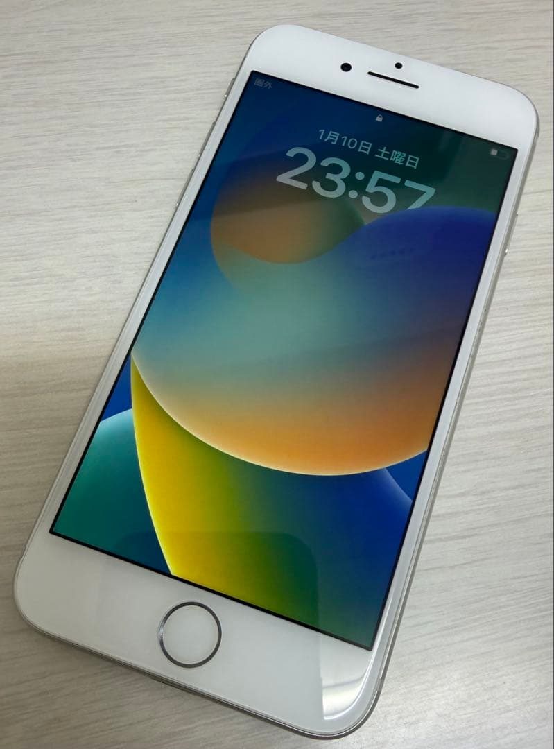 【極美品】Apple iPhone8 ホワイト／シルバー 64GB SIMフリー