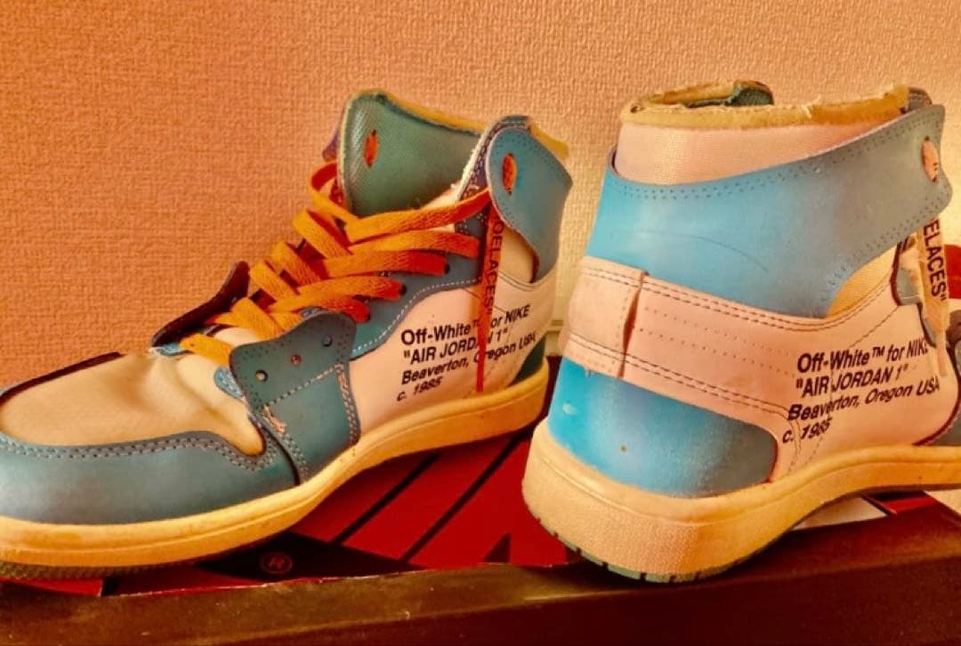 Off-White x Air Jordan 1 ブルー/ホワイト