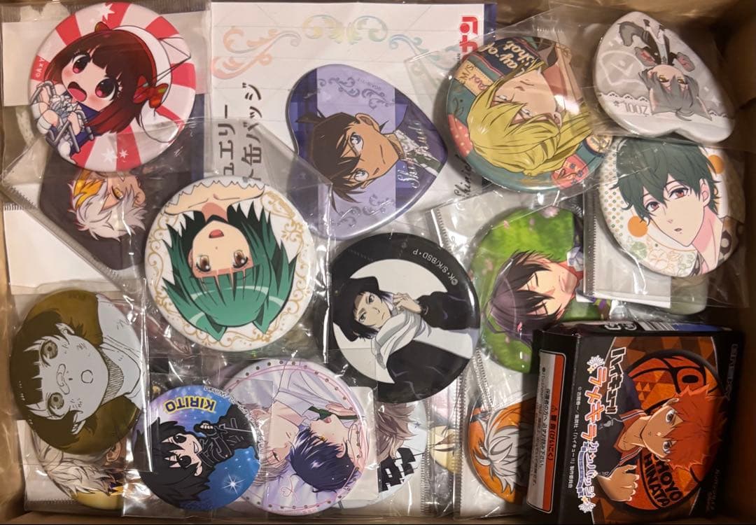アニメグッズ　ノンジャンル　缶バッジまとめ売り　大量　60サイズ