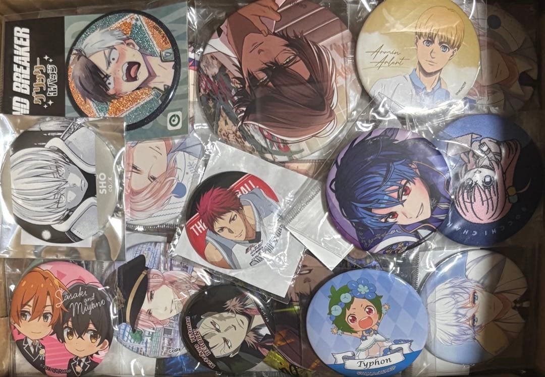 アニメグッズ　ノンジャンル　缶バッジまとめ売り　大量　60サイズ