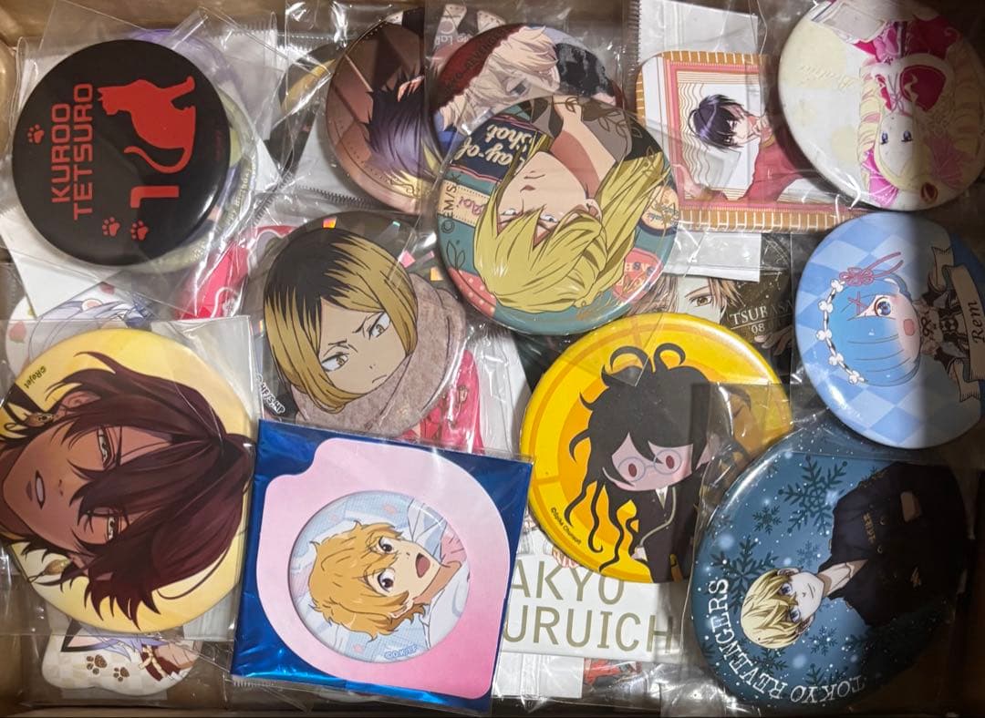 アニメグッズ　ノンジャンル　缶バッジまとめ売り　大量　60サイズ